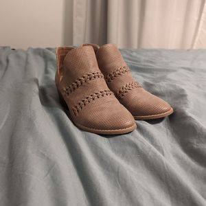 Universal Thread brown booties size 7.5